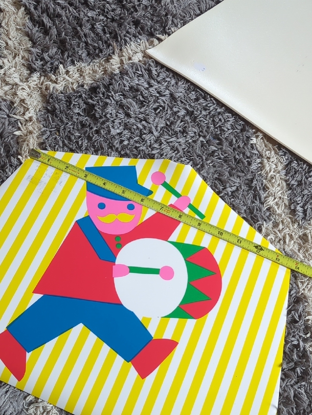 Set of 4 Marimekko "Hello Friend" placemats with a stylized drummer design - Picture 7 of 8